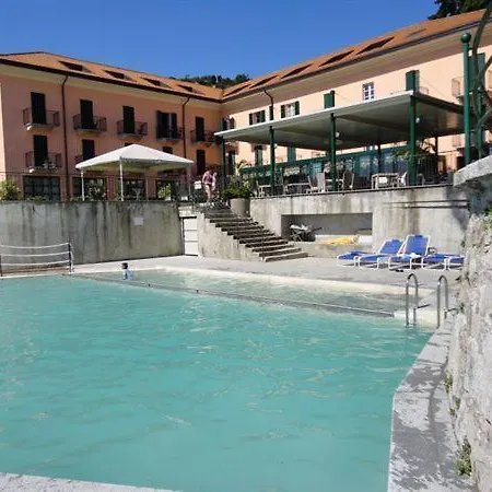 Sleeps 4 Pool *