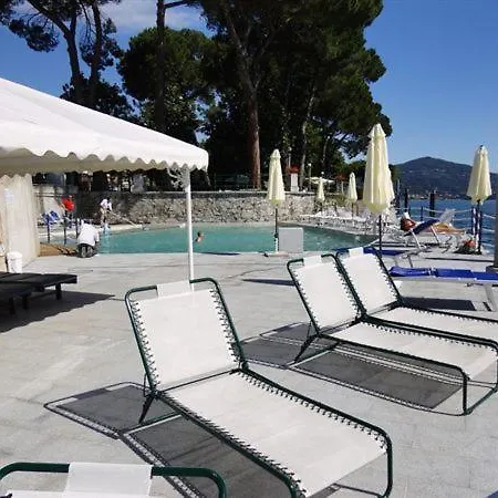 Sleeps 4 Pool
